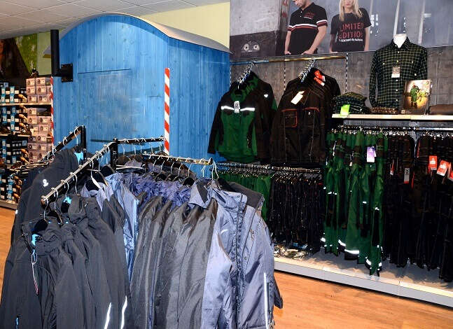 D1 100 792 Bekleidung 2 Wusterwitz